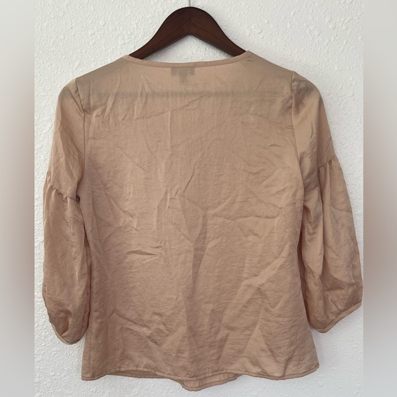 Talbots petite size 2 Champagne crinkle top long blouse - Picture 5 of 6
